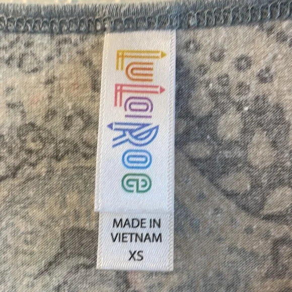 LuLaRoe XS Simply Comfortable Perfect T - Picture 14 of 17